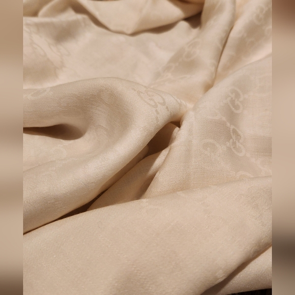 Authentic Gucci Shawl BRAND NEW WITH TAGS!!!! - Picture 3 of 5